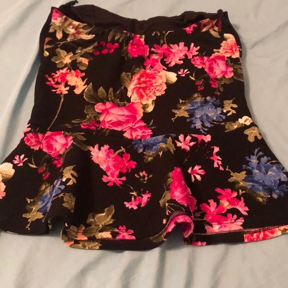 Strapless flower top - Picture 3 of 4